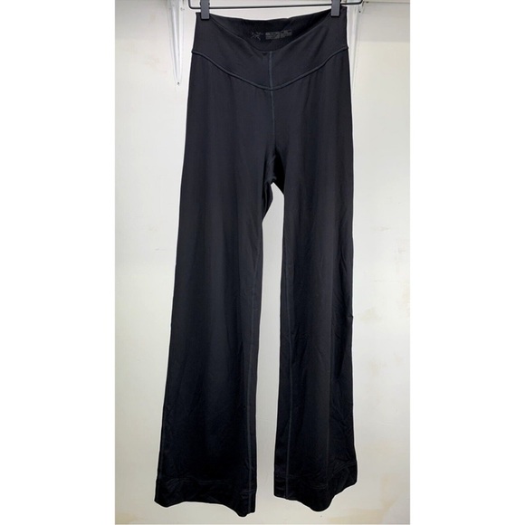 Arc’teryx Wide Leg Leggings - Picture 1 of 9